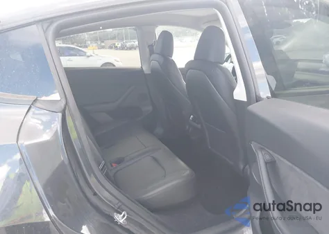 2024 Tesla Model Y Long Range Dual Motor All-Wheel Drive/Rwd z USA, uszkodzony, nr VIN 7SAYGDED5RF160751